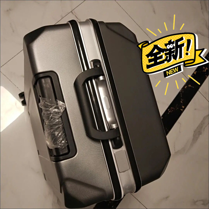 商超关门，特价处理一些铝框行李箱！