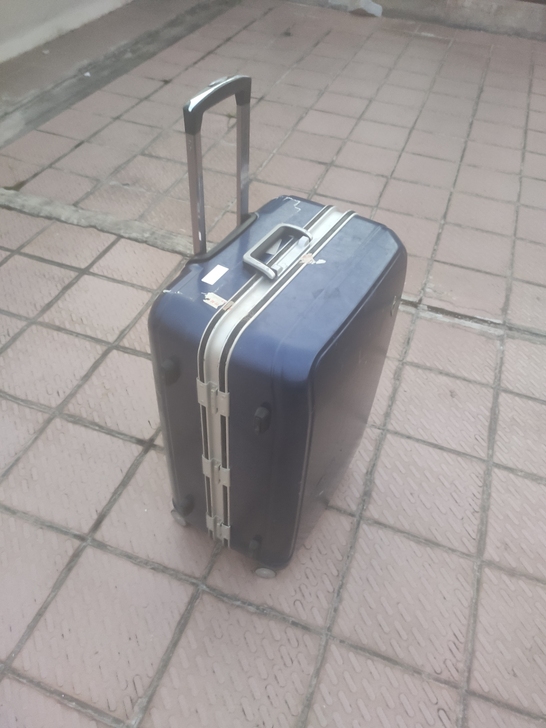 26寸超大行李箱，无损结实。（密码锁不可用...