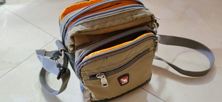 爱华仕包包~没怎么带过，质量很好，一直闲置...