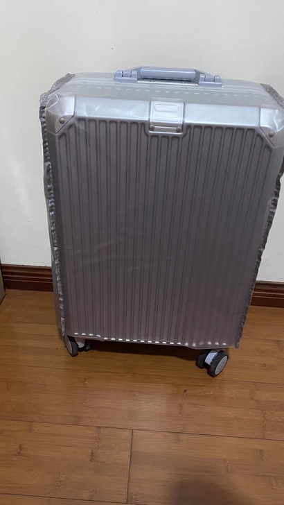 全新22寸全新登机箱，需要的了解下，