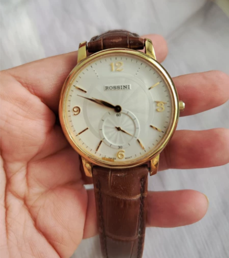 罗西尼手表SR6461 瑕疵：11，1的针...