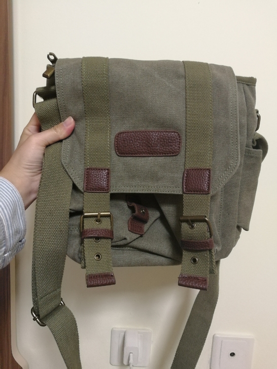 迷彩绿 帆布包  非常结实 用几年都不会怎...