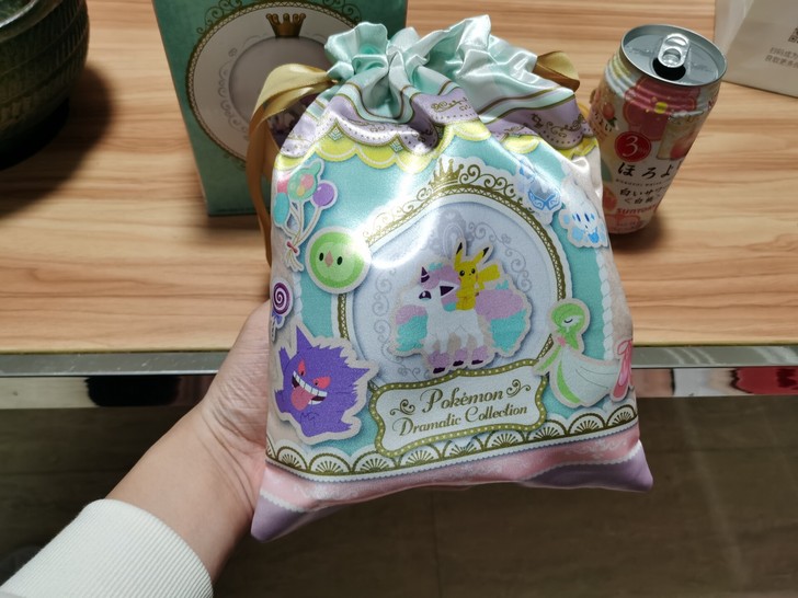 宝可梦束口袋 化妆包 方巾.束口袋是聚酯纤...