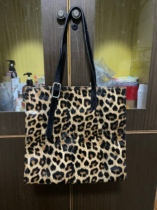 豹纹托特包，亮皮材质，很性感很气质时尚的款...