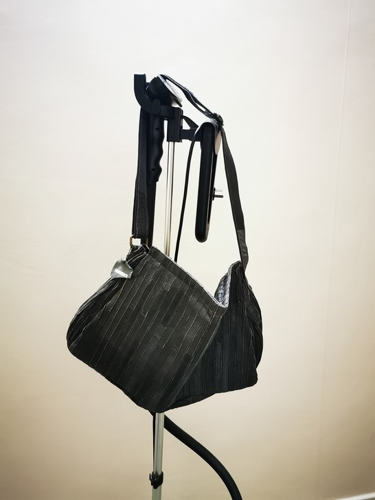 羊皮拼接灰色大包斜跨轻便,无分层,无拉链,...