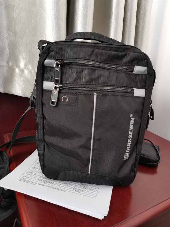 瑞士军刀男包商务休闲单肩包斜挎包运动包平板...