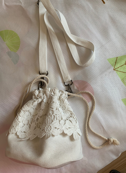 白色帆布蕾丝小挎包，也可手提～