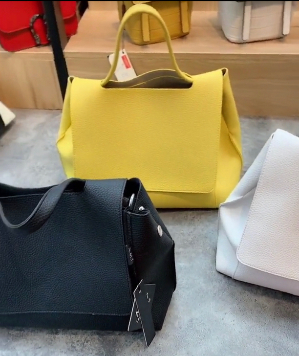 全新黄色大包，买来两三年压箱底