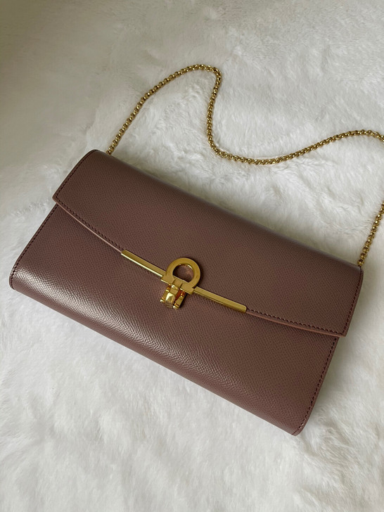 菲拉格慕夹扣式迷你包，腋下包，链条可卸。实...