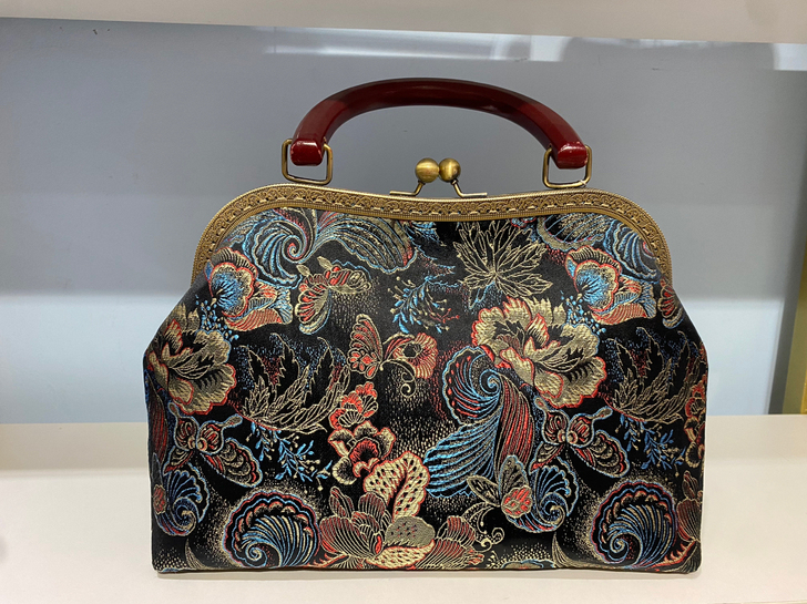 全新清货口金包