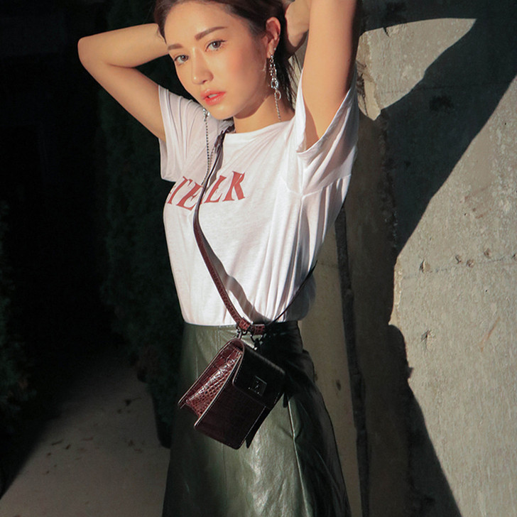 2018秋冬新款腰包点缀旋扣式翻盖鳄鱼纹皮...