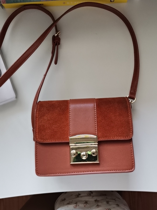 撞色盖扣式小方包