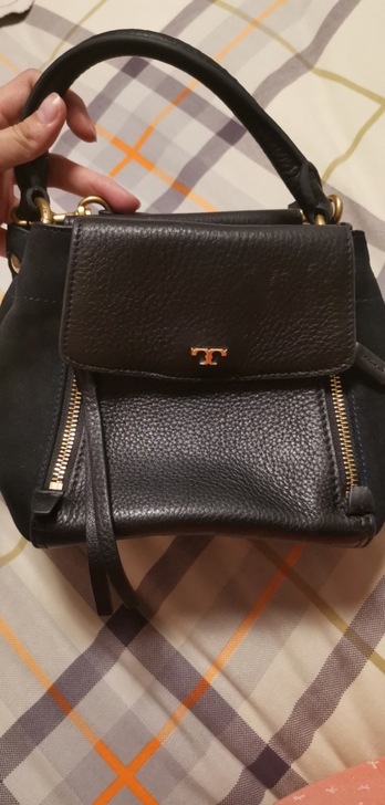 托里伯奇的纯皮水桶包，8成新，新旧如图，肩...