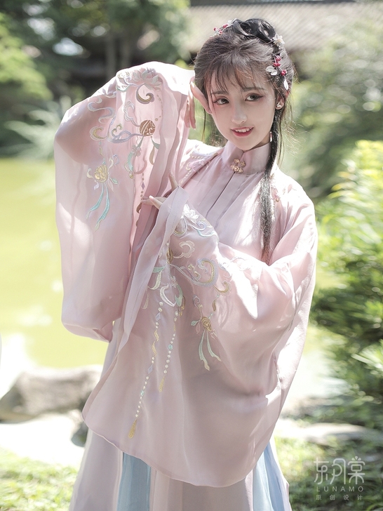 清衣柜退坑出，东月棠 护花铃:明制绣花汉服...