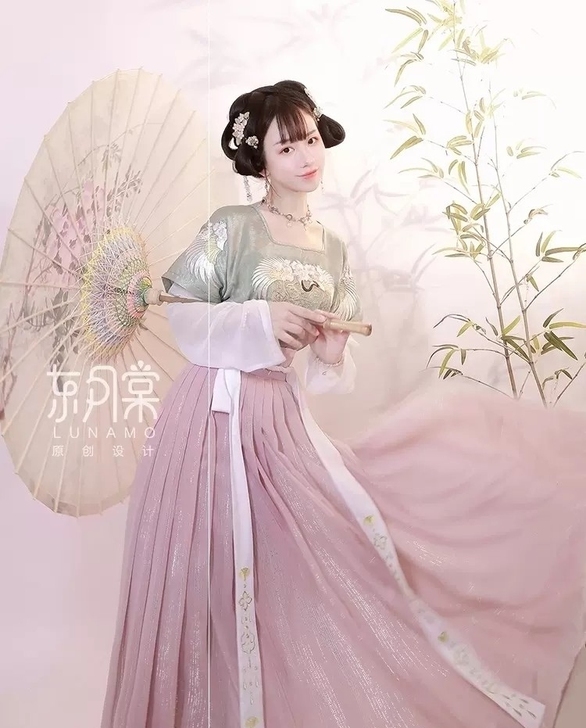 东月棠M码，上衣+半臂+下裙三件套110（...