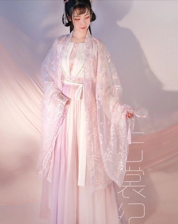 云裳纪春樱。(/##amp；omega；＼)