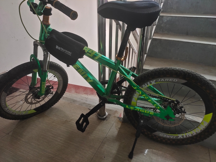 适合7岁_13岁骑  座位高低可调  三枪...