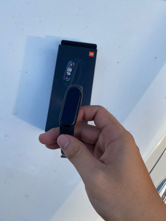 小米手环5，非nfc版本。喜欢直接拍。盒子...