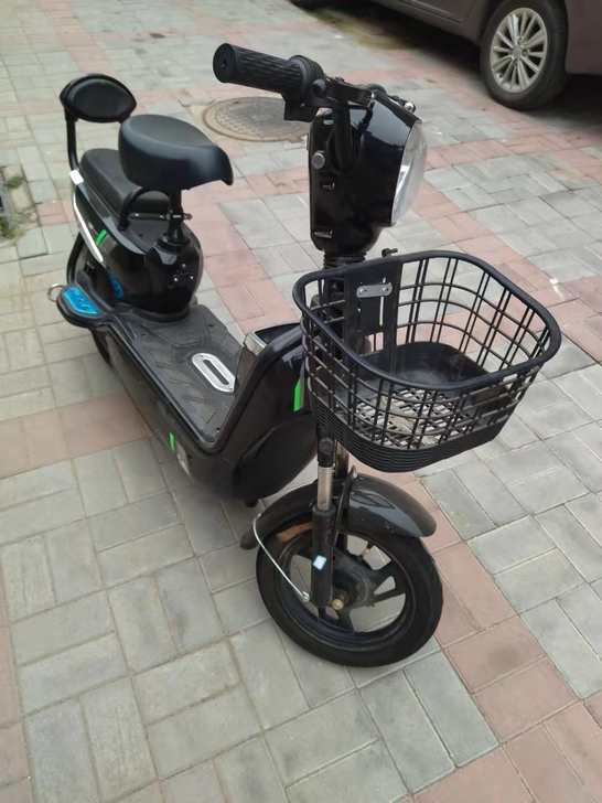 全新电动自行车，带高中低速，4快12电池。...