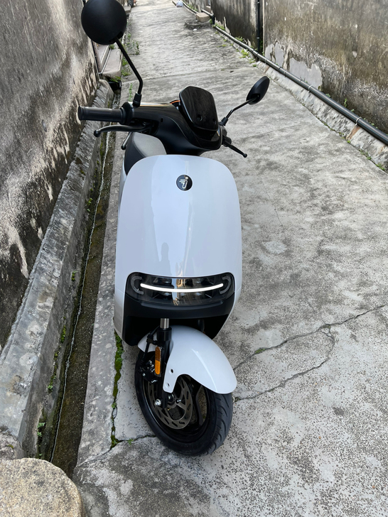 出九号电动车e100白色准新车二十天,15...