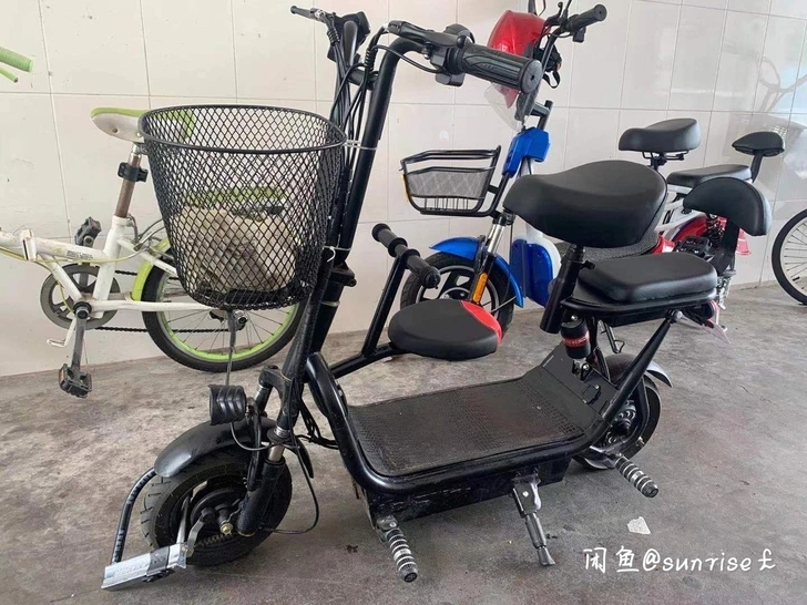 小电动车，带孩子送上学，充一次电买菜送上学...