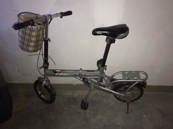 品牌款式如图。可以调整高度,骑行方便,轻松...