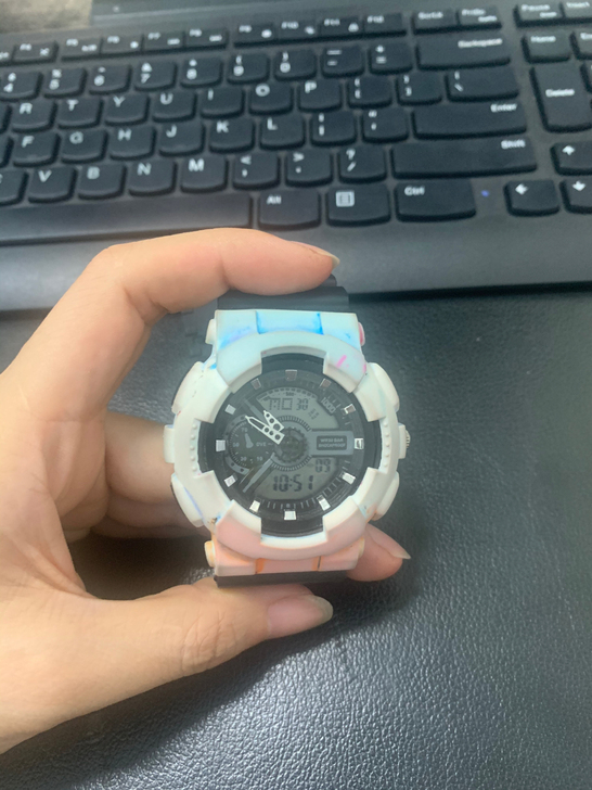 独角兽网红电子手表。八大功能。低价出。成色...