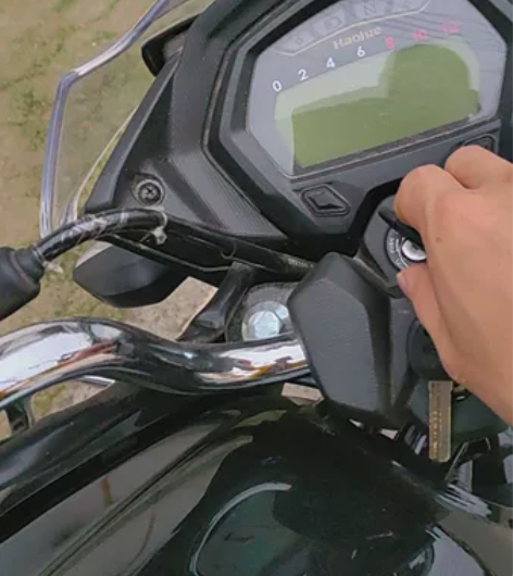 不是非卖不可.随缘出豪爵摩托DK150R有...