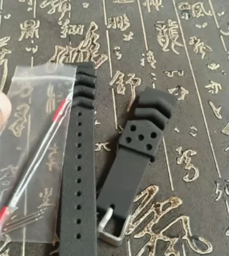 精工水鬼代用橡胶表带,送生耳和拆装工具。规...