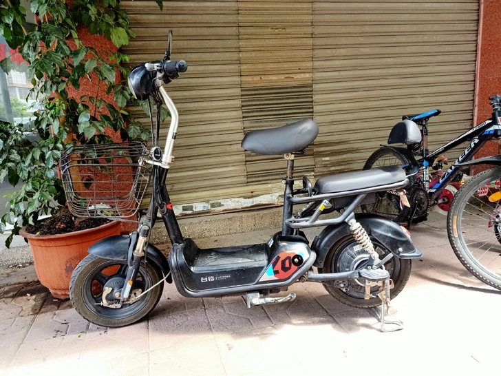 台铃电动车,电池好。车很新