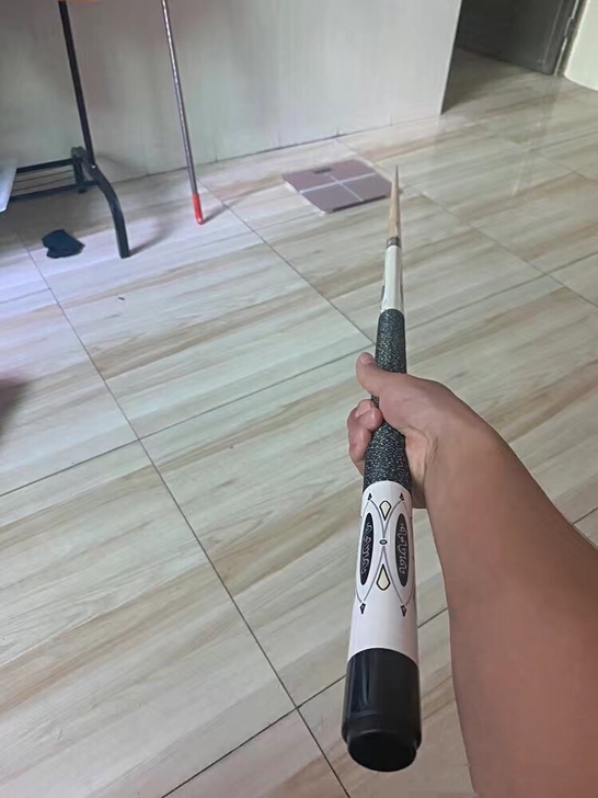 叔叔球馆不开了，低价处理美洲豹台球杆青花款...