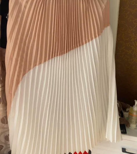 百褶裙，只穿过一次 感兴趣的话点“我想要”...