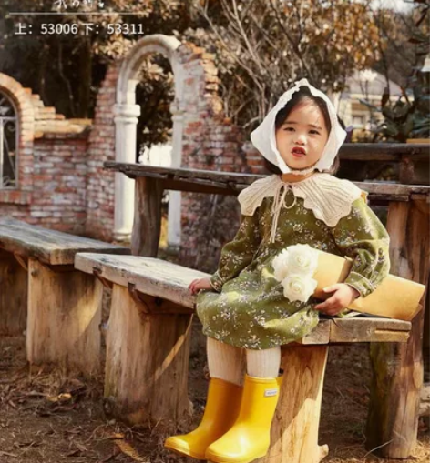 柏惠信子秋冬新款女童田园风纯棉舒适小童，连...