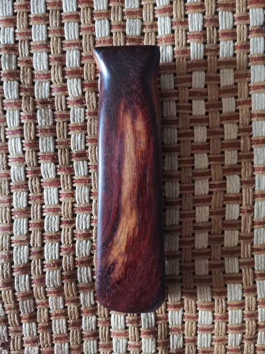 小叶紫檀手把件，黑飘金，木质细如肌肤，有牛...