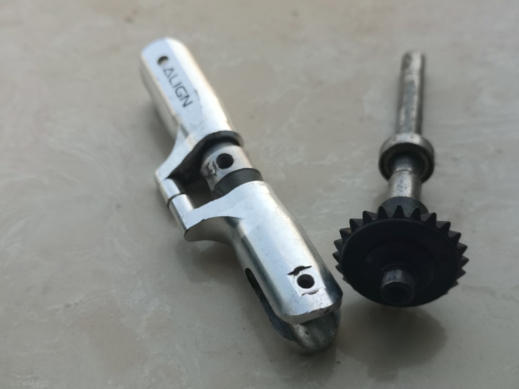 闲置直升机配件处理浆夹 齿盘配件处理 一共...