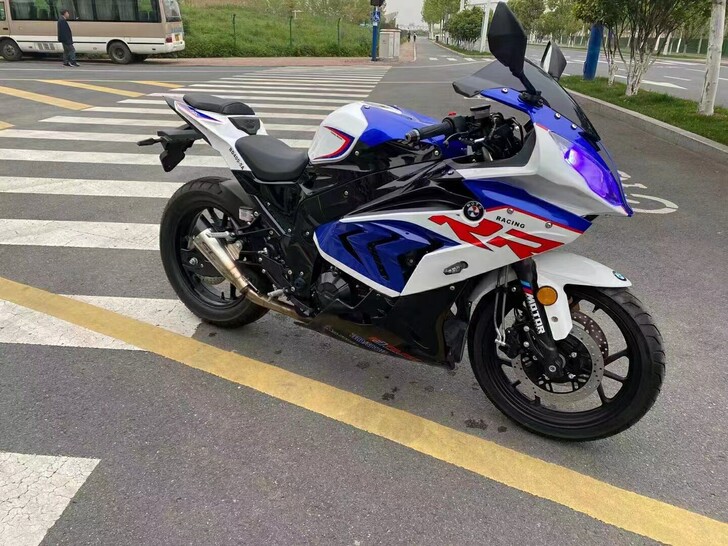 国产宝马宝雕跑车。新旧程度 从店里买回来骑...