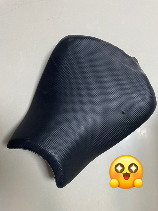 贝纳利小迅龙150s座垫 外表破了一点 其...