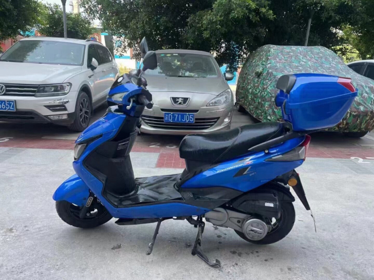 电喷125代步踏板，液晶显示器，成色非常好...