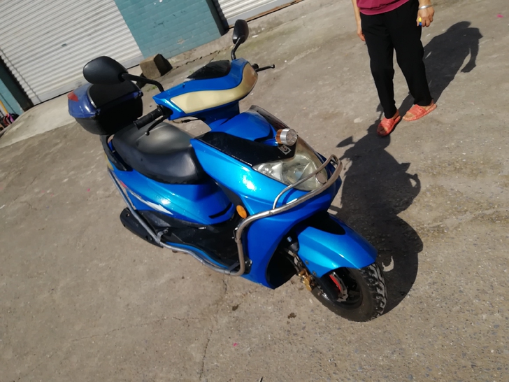 迅鹰125踏板摩托车，便宜处理