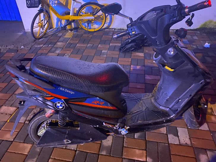 8成新电摩，1200，电池就上下班骑，还能...