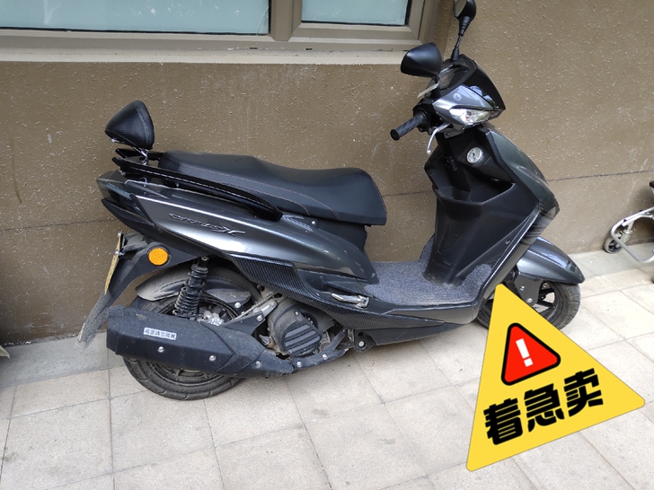 摩托车