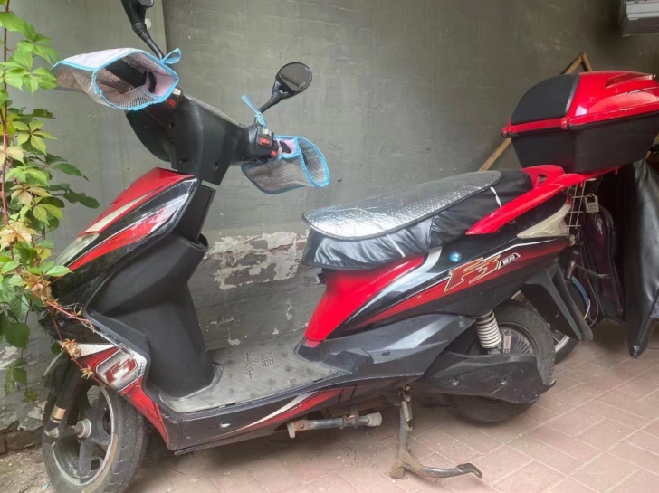 爱玛电动车 1300