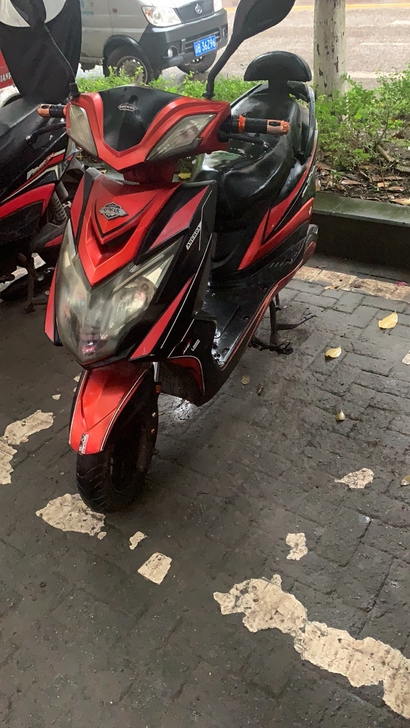 96V电动车，前后双碟刹。空车无电瓶。成色...