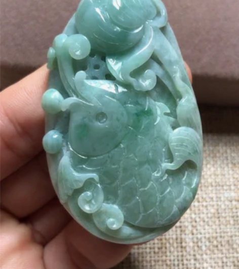 翡翠A货玉石玉雕文玩 底色 大鲤鱼 年年有...