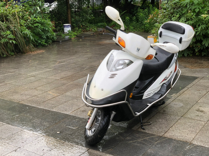 豪爵踏板摩托车125发动机，一打就着，发动...