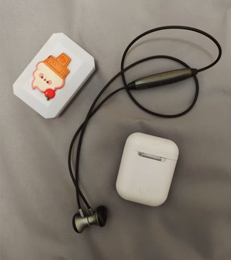 隐形眼镜盒、运动耳机、无线耳机,有不同程...