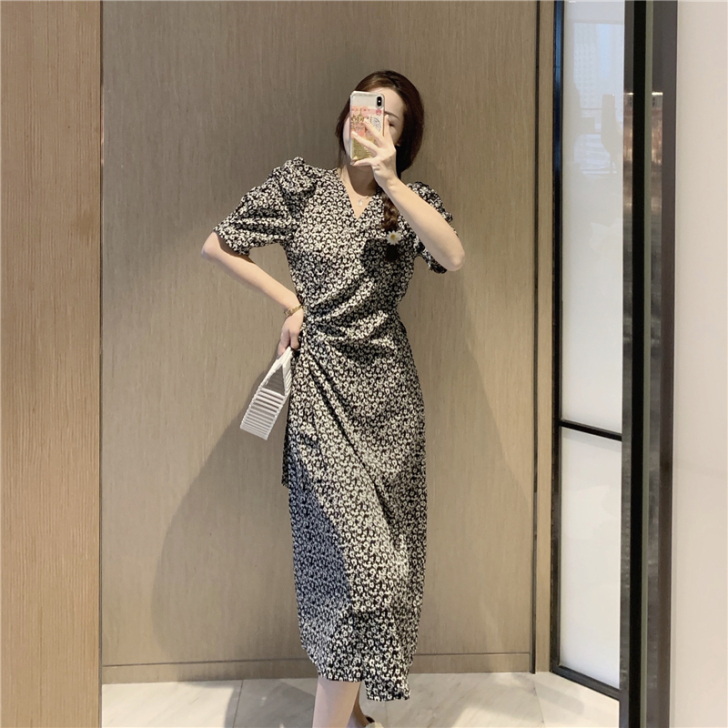 女装2021新款夏碎花连衣裙收腰显瘦气质法...