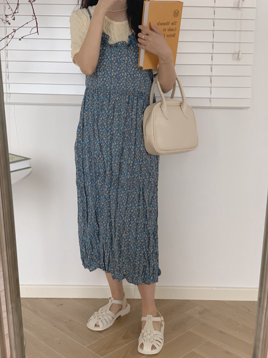 吊带连衣裙，蓝碎花，无内搭