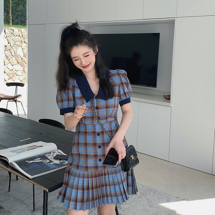 格子连衣裙夏装2020新款女温柔风娃娃领泡...