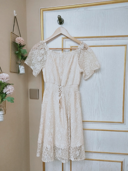 镂空性感米白色连衣裙 气质淑女刺绣